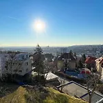 ベッド・アンド・ブレックファスト View Of *